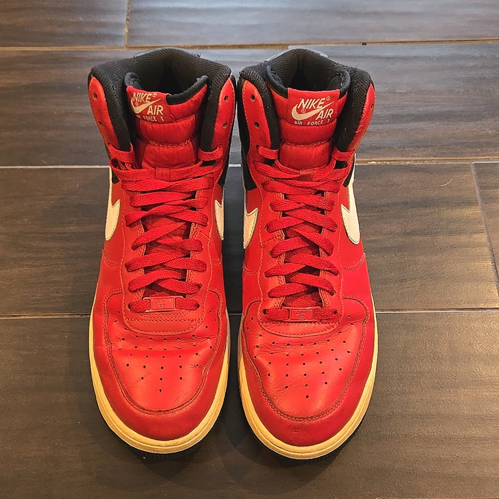 Nike Air Force 1 Red White Black Size US 10.5 - Picture 1 of 9